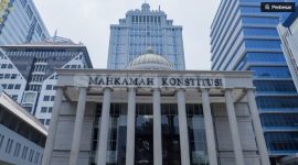 Gedung Mahkamah Konstitusi di Jakarta, Senin (16/10/2023). [Suara.com/Alfian Winanto] 