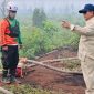 Presiden Prabowo Subianto mengunjungi salah satu lokasi terdampak kebakaran di Desa Limbung, Kabupaten Kubu Raya, Kalimantan Barat, Sabtu (22/8/2026). [ANTARA/HO-BPMI Sekretariat Presiden] 
