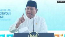 Presiden RI, Prabowo Subianto, dalam sambutannya di Pembukaan Muktamar ke-35 NU menagih utang janji kepada Ketua Umum PBNU KH Yahya Cholil Staquf (Gus Yahya). [beritajatim.com] 