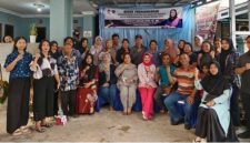 Anggota DPRD Kalteng Faridawaty Darland Atjeh menyerap aspirasi warga terkait peningkatan infrastruktur jalan dalam kegiatan reses perseorangan di kawasan Kalibata, Palangka Raya, Minggu (23/8/2026)(Istimewa)