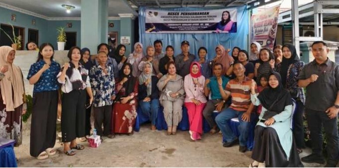 Anggota DPRD Kalteng Faridawaty Darland Atjeh menyerap aspirasi warga terkait peningkatan infrastruktur jalan dalam kegiatan reses perseorangan di kawasan Kalibata, Palangka Raya, Minggu (23/8/2026)(Istimewa)