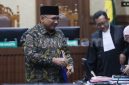 Terdakwa kasus dugaan korupsi kuota haji Yaqut Cholil Qoumas saat menjalani sidang pembacaan dakwaan di Pengadilan Tipikor, Jakarta, Selasa (11/8/2026). [Suara.com/Alfian Winanto] 