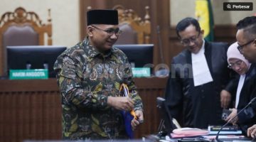 Terdakwa kasus dugaan korupsi kuota haji Yaqut Cholil Qoumas saat menjalani sidang pembacaan dakwaan di Pengadilan Tipikor, Jakarta, Selasa (11/8/2026). [Suara.com/Alfian Winanto] 