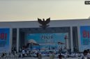 Ribuan peserta mulai memadati kawasan Monas, Jakarta Pusat, menjelang dimulainya Zikir dan Doa Kebangsaan dalam rangka HUT ke-81 RI, Sabtu (1/8/2026). [Suara.com/Dea]