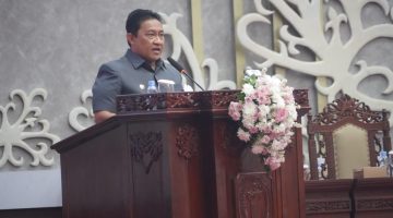 Wakil Gubernur Kalteng H. Edy Pratowo menyampaikan pidato