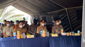 Gubernur Kalteng Agustiar Sabran didampingi Wakil Gubernur Edy Pratowo mengikuti Rapat Koordinasi Pemerintah dengan perusahaan terkait pencegahan dan penanganan Karhutla secara virtual dari Posko Brimob Palangka Raya. Senin, (7/9/26)