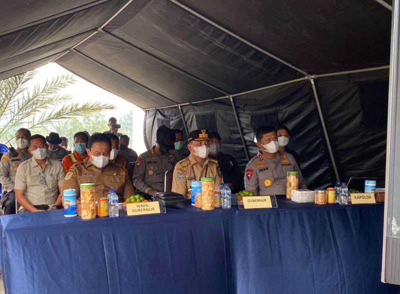 Gubernur Kalteng Agustiar Sabran didampingi Wakil Gubernur Edy Pratowo mengikuti Rapat Koordinasi Pemerintah dengan perusahaan terkait pencegahan dan penanganan Karhutla secara virtual dari Posko Brimob Palangka Raya. Senin, (7/9/26)