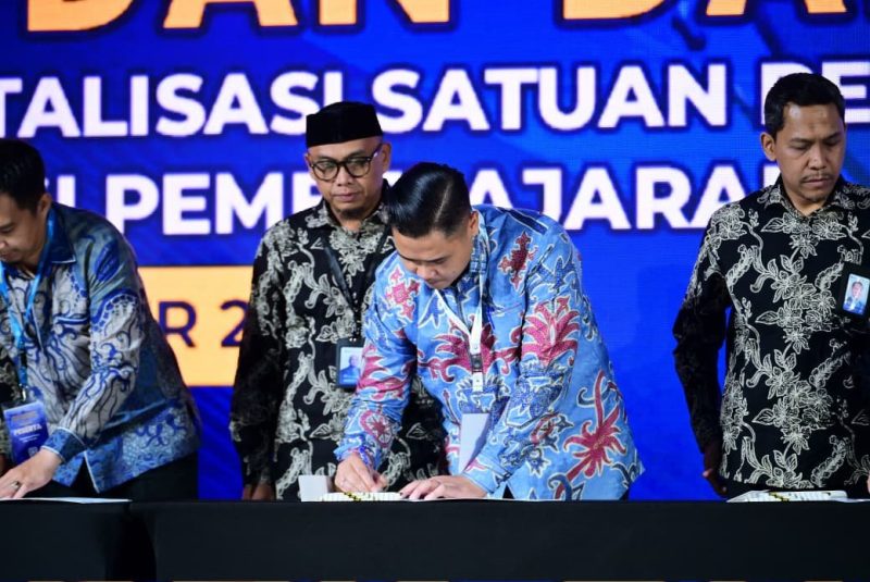 Pemerintah Provinsi Kalimantan Tengah memperkuat digitalisasi pendidikan melalui Kelas Digital Huma Betang untuk memperluas akses pembelajaran hingga wilayah pelosok. Selasa (8/9/26)