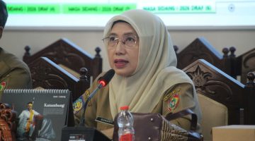 Asisten Administrasi Umum Setda Provinsi Kalimantan Tengah Sunarti menghadiri Rapat Bamus DPRD Kalteng bersama Tim Pemerintah Provinsi Kalimantan Tengah di Ruang Rapat Gabungan DPRD Kalteng, Selasa (8/9/2026).
