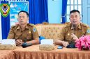Kepala Dinas Perikanan Kabupaten Seruyan, Taufik Kurahman, S.Pi., M.M., didampingi Kabid Pengawasan Sumber Daya Perikanan, Misbakhul Munir, S.Pi., saat menyampaikan arahannya dalam sebuah kegiatan di Seruyan baru-baru ini.