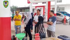 Kepala Dinas Koperasi, Perindustrian, Perdagangan, dan UMKM (Diskoperindag UMKM) Kabupaten Seruyan memantau kegiatan tera ulang bersama Petugas Metrologi Legal Diskoperindag UMKM Kabupaten Seruyan di SPBU 105 Kecamatan Danau Seluluk.