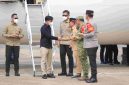 Wakil Presiden RI Gibran Rakabuming Raka disambut Gubernur Kalimantan Tengah Agustiar Sabran dan jajaran Forkopimda saat tiba di Bandara Tjilik Riwut, Palangka Raya, dalam rangka kunjungan kerja terkait penanganan Karhutla, Kamis (10/9/2026).