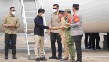 Wakil Presiden RI Gibran Rakabuming Raka disambut Gubernur Kalimantan Tengah Agustiar Sabran dan jajaran Forkopimda saat tiba di Bandara Tjilik Riwut, Palangka Raya, dalam rangka kunjungan kerja terkait penanganan Karhutla, Kamis (10/9/2026).