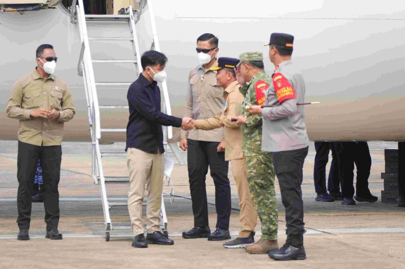 Wakil Presiden RI Gibran Rakabuming Raka disambut Gubernur Kalimantan Tengah Agustiar Sabran dan jajaran Forkopimda saat tiba di Bandara Tjilik Riwut, Palangka Raya, dalam rangka kunjungan kerja terkait penanganan Karhutla, Kamis (10/9/2026).