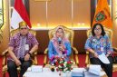 Asisten Administrasi Umum Setda Kalteng Sunarti mengikuti Uji Publik Rancangan Peraturan Menteri PANRB tentang Pedoman Standar Pelayanan secara virtual dari Kantor Gubernur Kalimantan Tengah, Kamis (10/9/2026).