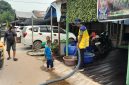 Pemerintah Provinsi Kalimantan Tengah menyalurkan bantuan air bersih kepada masyarakat di sejumlah wilayah terdampak kekeringan sebagai upaya memenuhi kebutuhan air selama musim kemarau, Selasa (15/9/26).
