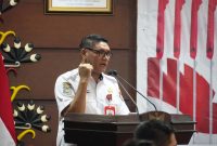 Asisten Ekonomi dan Pembangunan Setda Kalteng Anang Dirjo menyampaikan sambutan tertulis Gubernur Kalteng Agustiar Sabran dalam FGD Pengendalian Kebakaran Hutan dan Lahan di Aula Jayang Tingang, Kantor Gubernur Kalteng, Rabu (23/9/26).