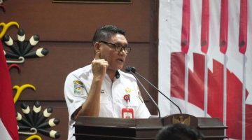 Asisten Ekonomi dan Pembangunan Setda Kalteng Anang Dirjo menyampaikan sambutan tertulis Gubernur Kalteng Agustiar Sabran dalam FGD Pengendalian Kebakaran Hutan dan Lahan di Aula Jayang Tingang, Kantor Gubernur Kalteng, Rabu (23/9/26).