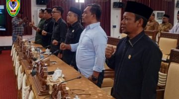 Sejumlah anggota DPRD Seruyan saat mengikuti Rapat Paripurna DPRD Seruyan, dengan agenda penyampaian pemandangan umum terhadap Pidato Pengantar Bupati Seruyan mengenai Rancangan Peraturan Daerah tentang Perubahan APBD Kabupaten Seruyan Tahun Anggaran 2026, belum lama ini.