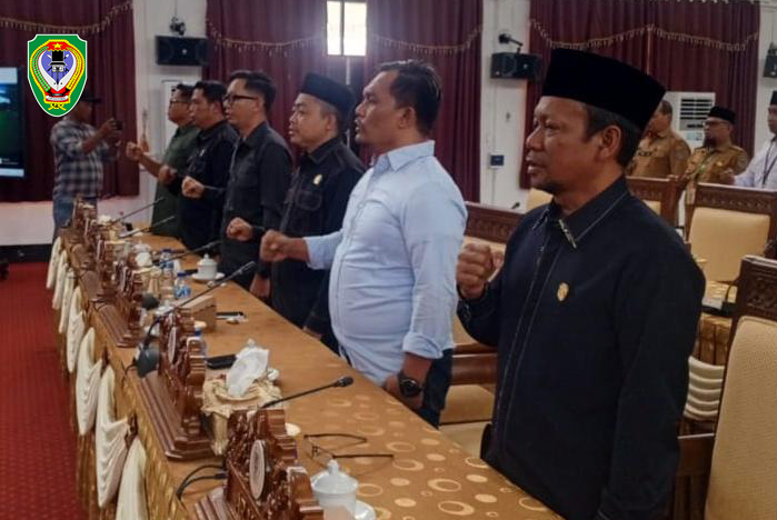 Sejumlah anggota DPRD Seruyan saat mengikuti Rapat Paripurna DPRD Seruyan, dengan agenda penyampaian pemandangan umum terhadap Pidato Pengantar Bupati Seruyan mengenai Rancangan Peraturan Daerah tentang Perubahan APBD Kabupaten Seruyan Tahun Anggaran 2026, belum lama ini.