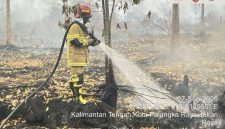 Tim Satgas Gabungan melakukan pemadaman dan pengendalian kebakaran hutan dan lahan di sejumlah wilayah Kalimantan Tengah sebagai bagian dari penanganan darurat karhutla, Sabtu (27/9/26).