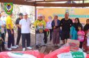 Kepala Dinas Perumahan, Kawasan Permukiman dan Pertanahan (Perkimtam) Kabupaten Seruyan, H. Albidinor, SP, M.Si mendampingi Wakil Bupati Seruya n, saat proses penyerahan bantuan kepada korban kebakaran beberapa waktu lalu.