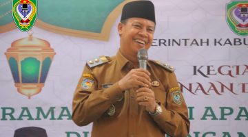 Wakil Bupati Seruyan H. Supian, S.Ag. saat menyampaikan sambutannya pada kegiatan Siraman Rohani ASN di lingkungan Pemerintah Kabupaten Seruyan di Masjid Agung Nurul Yaqin Kuala Pembuang, Senin (7/9).