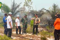 Kepala BPBD Kabupaten Seruyan, Agus Supriadi, S.Pi., M.M., saat turun ke lapangan untuk penanganan karhutla 