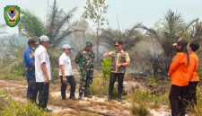 Kepala BPBD Kabupaten Seruyan, Agus Supriadi, S.Pi., M.M., saat turun ke lapangan untuk penanganan karhutla 