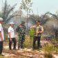 Kepala BPBD Kabupaten Seruyan, Agus Supriadi, S.Pi., M.M., saat turun ke lapangan untuk penanganan karhutla 