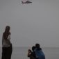 Helikopter Basarnas bersiap mendarat saat hari keempat operasi pencarian jurnalis dan awak kapal yang hilang kontak di Carita, Pandeglang, Banten, Jumat (11/9/2026). [ANTARA FOTO/Aditya Pradana Putra/wsj] 