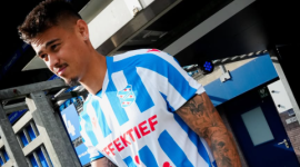 Mees Hilgers Resmi Berseragam Heerenveen, Nomor 2 dan Tantangan Baru Menanti. Instagram @scheerenveenofficial