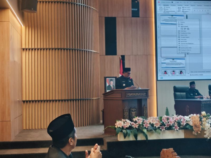 Pemerintah Kabupaten Barito Utara menyampaikan tanggapan atas pandangan umum yang disampaikan fraksi-fraksi DPRD terkait Rancangan Peraturan Daerah tentang Perubahan APBD