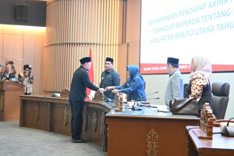 Ketua Fraksi Kebangkitan Bangsa(PKB) H Paramana Setiawan saat memberikan tangganapn di paripurna (Dadang Hardiwan)

Artikel ini adalah bagian dari Mitra Promedia Group dan sudah tayang dengan judul 