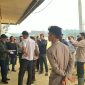 Puluhan warga yang tergabung sebagai pemilik lahan mengambil alih area perkebunan kelapa sawit seluas 1.731 hektare yang selama ini dikelola oleh PT Antang Ganda Utama (AGU)