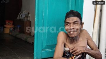 Suwarno, warga Kampung Jogoyudan, Yogyakarta, hidup sebatang kara yang tercatat desil 10 (Suara.com/Hiskia) 
