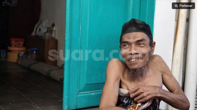 Suwarno, warga Kampung Jogoyudan, Yogyakarta, hidup sebatang kara yang tercatat desil 10 (Suara.com/Hiskia) 
