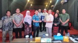 Komisi III DPRD Provinsi Kalimantan Tengah saat kunjungan kerja ke Perpustakaan Umum Daerah (Perpusda) Kota Tangeran. (Istimewa)