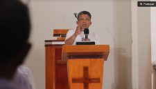 Arsip - Ferdy Sambo saat mengikuti kegiatan Praise and Worship yang diselenggarakan bersama Gereja Oikumene Terang Dunia, Jumat (12/12/2025). (Istimewa) 
