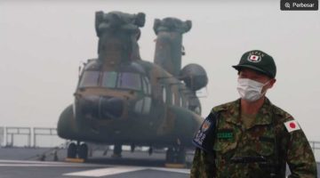 Helikopter CH-47 Chinook milik Jepang di Pelabuhan Kijing Mempawah belum bisa mengudara dengan misi membantu Kalbar hadapi karhutla hingga Senin (14/9/2026). [Diskominfo Mempawah] 