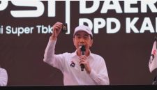 Presiden ke-7 RI Joko Widodo (Jokowi) kembali menggelar safari politik ke Kabupaten Bekasi, Jawa Barat. Dalam safari politiknya, Jokowi hadir dalam Rapat Koordinasi Daerah (Rakorda) Partai Solidaritas Indonesia (PSI) Dewan Pimpinan Daerah (DPD) PSI Kabupaten Bekasi, Minggu (27/9/2026). [Suara.com/dok] 