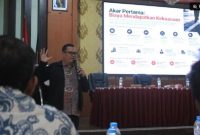 Analis Pemberantasan Tindak Pidana Korupsi KPK RI, Dion Hardika Sumarto saat menjadi narasumber seminar di Situbondo, Jawa Timur. Jumat (11/9/2026) ANTARA/Novi Husdinariyanto