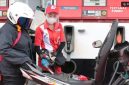 Pengendara kendaraan bermotor mengisi BBM jenis pertamax atau RON di atas 91. [Dok Pertamina] 