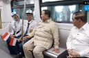 Presiden Prabowo Subianto menjajal LRT Jakarta rute Kelapa Gading-Manggarai, pada Rabu (16/9/2026) siang. [Suara.com/Novian] 