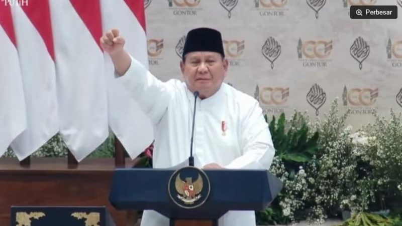 Presiden Republik Indonesia, Prabowo Subianto, menghadiri puncak acara Resepsi Kesyukuran 100 Tahun Pondok Modern Darussalam Gontor di Ponorogo, Jawa Timur. (tangkap layar) 