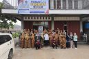 Bupati Barsel, H. Eddy Raya Samsuri didampingi Hj. Permana Sari dan dr. Dadang Baskoro serta tamu undangan lainnya saat berfoto bersama usai Louncing Rumah Oksigen Gratis, Selasa (1/9/2026). Foto. Alifansyah/1tulah.com