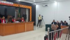 Suasana sidang perdana perkara dugaan suap pengadaan Smart Board dan Chromebook di Dinas Pendidikan dan Kebudayaan Kabupaten Muara Enim 