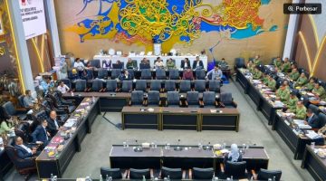 Asrenum Panglima TNI Letjen TNI Candra Wijaya menggelar Rapat Dengar Pendapat Umum (RDPU) bersama Baleg DPR RI membahas RUU Reforma Agraria di Kompleks Parlemen, Senayan, Jakarta Pusat, Rabu (16/9/2026). [Suara.com/Bagaskara] 