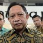 Menteri Dalam Negeri (Mendagri) Tito Karnavian membeberkan rencana perubahan status Pegawai Pemerintah dengan Perjanjian Kerja (PPPK) guru dari paruh waktu menjadi penuh waktu di Komplek Parlemen, Senayan, Jakarta, Kamis (17/9/2026). [Suara.com/Bagaskara]