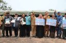 Pemerintah Provinsi Kalimantan Tengah menyalurkan bantuan pangan dan BLT Kartu Huma Betang Sejahtera kepada masyarakat terdampak karhutla di Kecamatan Pantai Lunci, Kabupaten Sukamara, Senin (5/10/26)